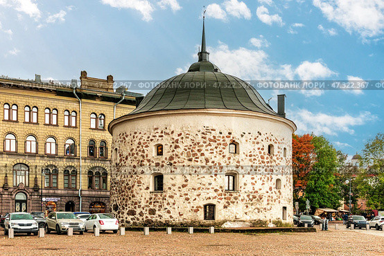 Ancient artillery building - a round tower in Vyborg. Стоковое фото, фотограф Владимир Ушаров / Фотобанк Лори