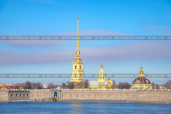 Ancient Peter and Paul Fortress in the early spring morning. Saint Petersburg, Russia (2022 год). Стоковое фото, фотограф Анна Карасева / Фотобанк Лори