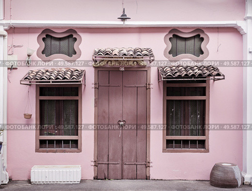 Ancient, pink building with a wooden, heavy door. Стоковое фото, агентство Ingram Publishing / Фотобанк Лори