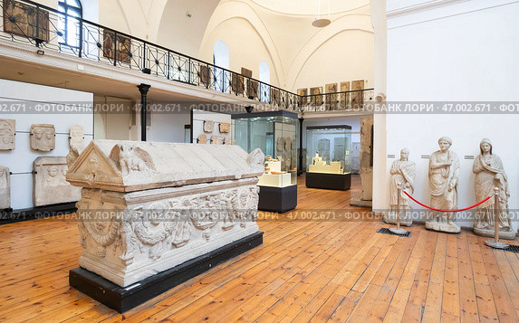 Ancient Roman sarcophagus in National Archaeological Museum of Sofia. Редакционное фото, фотограф Яков Филимонов / Фотобанк Лори