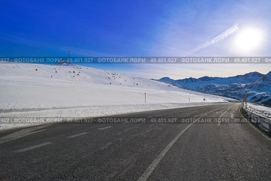 Andorra Grandvalira sector road to Pas de la Casa in Pyrenees mountains. Стоковое фото, агентство Ingram Publishing / Фотобанк Лори