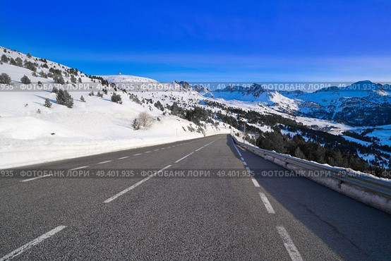 Andorra Grandvalira sector road to Pas de la Casa in Pyrenees mountains. Стоковое фото, агентство Ingram Publishing / Фотобанк Лори