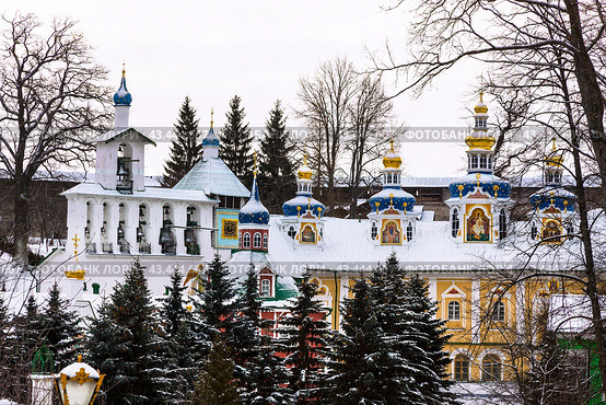 Ансамбль Псково-Печерского монастыря. Печоры, Псковская область, Россия (2013 год). Стоковое фото, фотограф Наталья Волкова / Фотобанк Лори