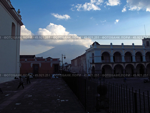 Antigua, Guatemala - 06 Mar 2011: The view on volcano in Antigua, Guatemala. Редакционное фото, фотограф Сергей Стрелков / Фотобанк Лори