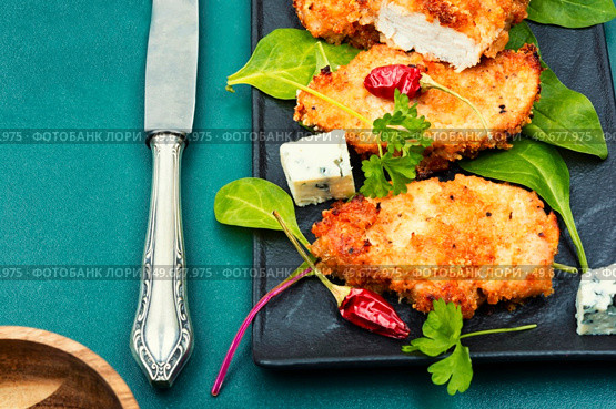 Appetizing chicken breast roasted in breadcrumbs. Chicken schnitzel in breadcrumbs. Fried chicken strips in breadcrumbs. Стоковое фото, агентство Ingram Publishing / Фотобанк Лори