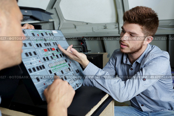 apprentice being taught controls of a machine. Стоковое фото, агентство Ingram Publishing / Фотобанк Лори