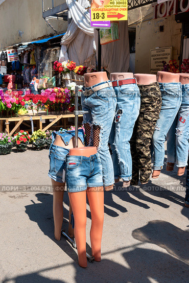 Апрашка. Территория Апраксина двора. Санкт-Петербург (2019 год). Редакционное фото, фотограф Александр Щепин / Фотобанк Лори