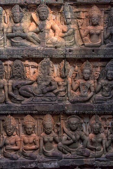 Apsara carved on the wall of the Elephant terrace, Angkor Thom. cambodia. (2017 год). Редакционное фото, фотограф Анна Кривицкая / Фотобанк Лори