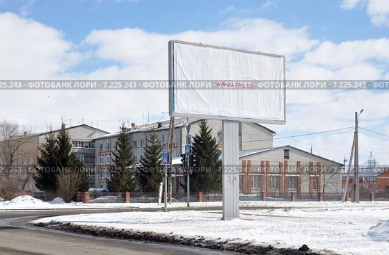Аренда рекламного щита. Город Заводоуковск (2015 год). Редакционное фото, фотограф Александр Тараканов / Фотобанк Лори