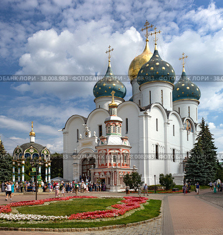Архитектурный ансамбль Троице-Сергиевой лавры (2022 год). Редакционное фото, фотограф Юрий Кирсанов / Фотобанк Лори