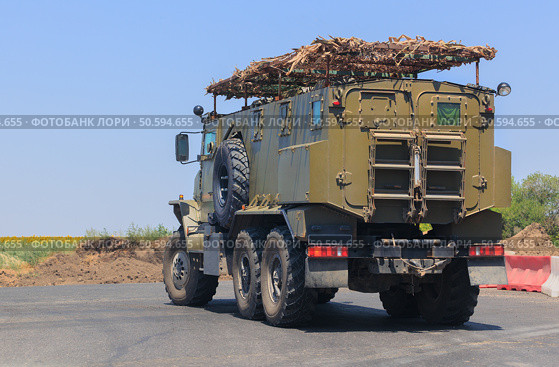 Army armored vehicle on the road. Стоковое фото, фотограф Юрий Бизгаймер / Фотобанк Лори