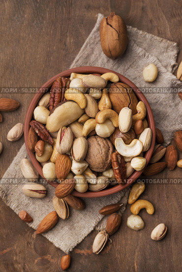 arrangement nuts bowl. Стоковое фото, агентство Ingram Publishing / Фотобанк Лори