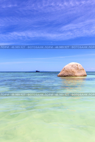 asia in thailand  kho tao  bay isle white  beach    rocks pirogue  and south china sea . Стоковое фото, агентство Ingram Publishing / Фотобанк Лори