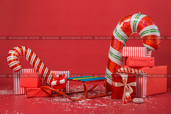 assortment christmas gifts presents. Стоковое фото, агентство Ingram Publishing / Фотобанк Лори