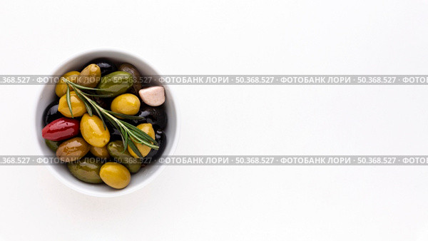 assortment olives bowl with copy space. Стоковое фото, агентство Ingram Publishing / Фотобанк Лори