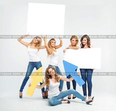 Attractive and cheerful ladies promoting something. Стоковое фото, агентство Ingram Publishing / Фотобанк Лори