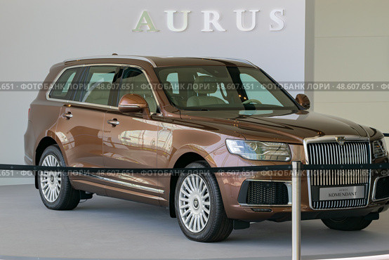 Aurus Komendant luxury premium SUV on display at an exhibition stand. Редакционное фото, фотограф Антон Вахрушев / Фотобанк Лори