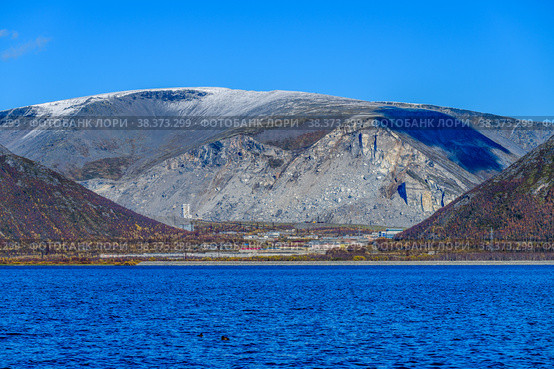 Autumn view of Apatit mountain (Kukisvumchorr). Kirovsk, Murmansk region, Russia, Europe. Стоковое фото, фотограф Михаил Аккуратoв / Фотобанк Лори