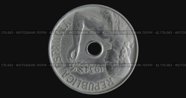 Аверс монеты Испании 25 сентимо 1934 на черном фоне. Obverse of Spain coin 25 centimos 1934, isolated in black background. 3d animation in 4k video. Стоковая анимация, аниматор Александр Кузнецов / Фотобанк Лори