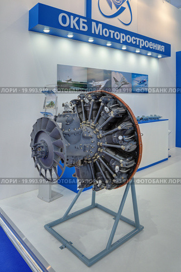 Авиационно-космический салон МАКС-2015. Поршневой авиационный двигатель ОКБ Моторостроение. Редакционное фото, фотограф Игорь Долгов / Фотобанк Лори