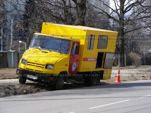 Автомобиль аварийной службы. Улица Говорова. Можайский район. Город Москва. Россия (2015 год). Редакционное фото, фотограф lana1501 / Фотобанк Лори