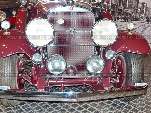 Автомобиль "Cadillac 452 V16 Convertible Coupe by Fleetwood", 1930 г., 16-цилиндровый, 175 л.с., США. Это был первый в мире серийный автомобиль с двигателем V16. Музей автомобильной техники. Верхняя Пышма, Россия, (2020 год) Редакционное фото, фотограф Сергей Елизарьев / Фотобанк Лори