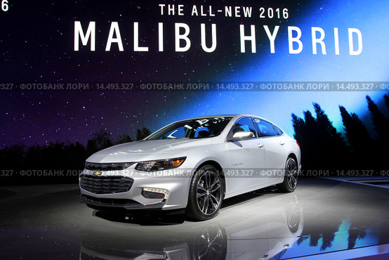 Автомобиль Chevrolet Malibu hybrid на автосалоне в Лос-Анджелесе (2015 год). Редакционное фото, фотограф Роман Коротков / Фотобанк Лори