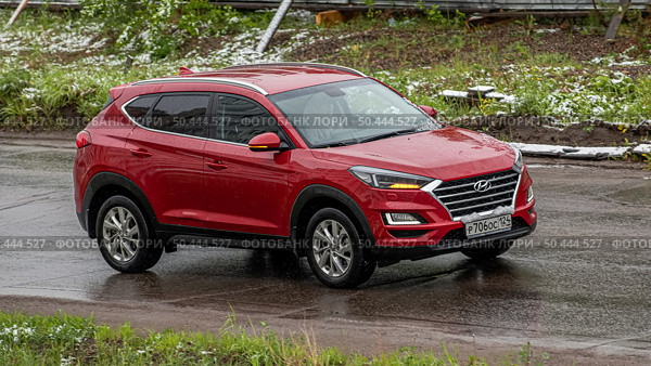 Автомобиль Hyundai Tucson. Редакционное фото, фотограф Анатолий Володин / Фотобанк Лори