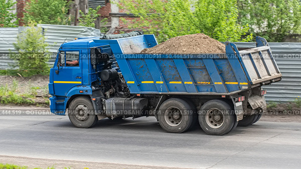 Автомобиль КАМАЗ 6520. Российский крупнотоннажный грузовой автомобиль-самосвал. Редакционное фото, фотограф Анатолий Володин / Фотобанк Лори