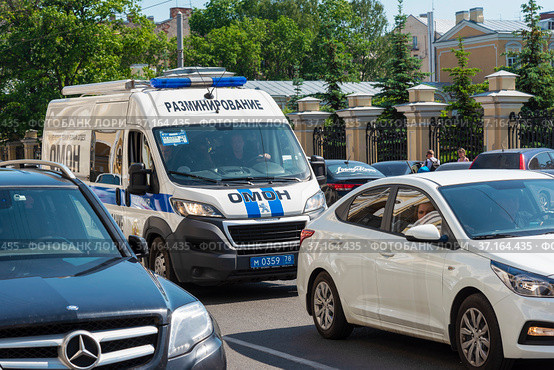 Автомобиль ОМОН "Разминирование" на Садовой улице. Санкт-Петербург (2019 год). Редакционное фото, фотограф Александр Щепин / Фотобанк Лори