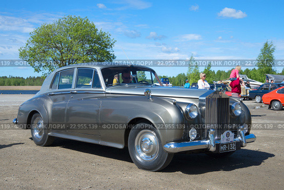 Автомобиль Rolls-Royce Phantom V - участник парада ретроавтомобилей в Керимяки. Финляндия (2015 год). Редакционное фото, фотограф Виктор Карасев / Фотобанк Лори