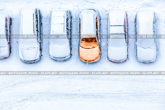 Автомобиль с автономным отопителем на зимней автостоянке. Стоковое фото, фотограф Кекяляйнен Андрей / Фотобанк Лори