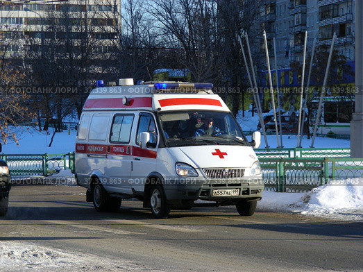 Автомобиль скорой медицинской помощи. Хабаровская улица. Район Гольяново. Город Москва (2013 год). Редакционное фото, фотограф lana1501 / Фотобанк Лори