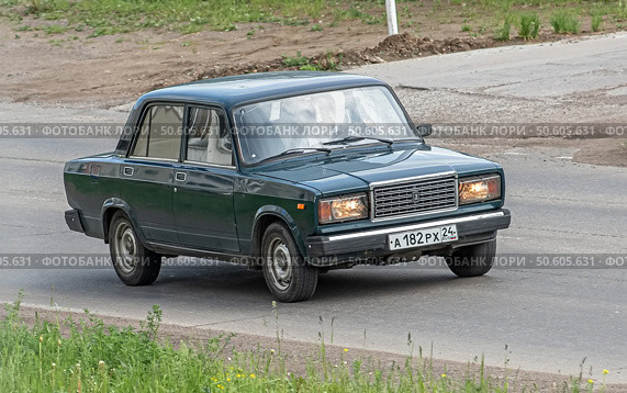 Автомобиль ВАЗ-2107. Редакционное фото, фотограф Анатолий Володин / Фотобанк Лори