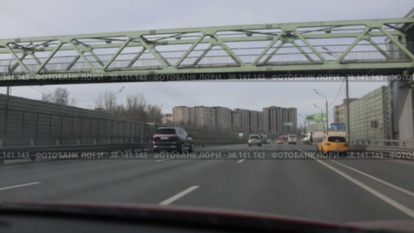 Автомобили на Дмитровском шоссе (2022 год). Редакционное видео, видеограф Дмитрий Неумоин / Фотобанк Лори