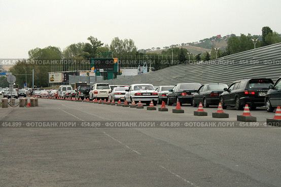 Автомобильная пробка (2008 год). Редакционное фото, фотограф Никончук Алексей / Фотобанк Лори