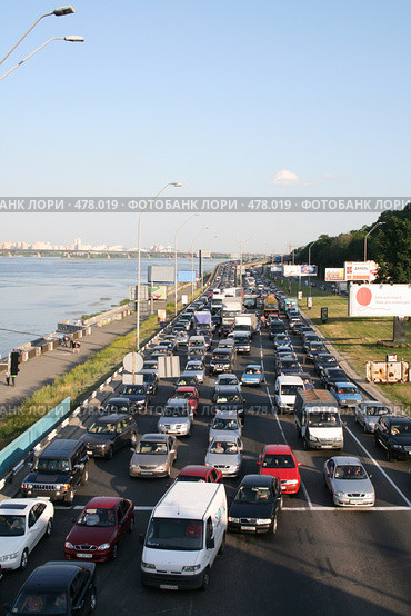 Автомобильная пробка (2008 год). Редакционное фото, фотограф Никончук Алексей / Фотобанк Лори
