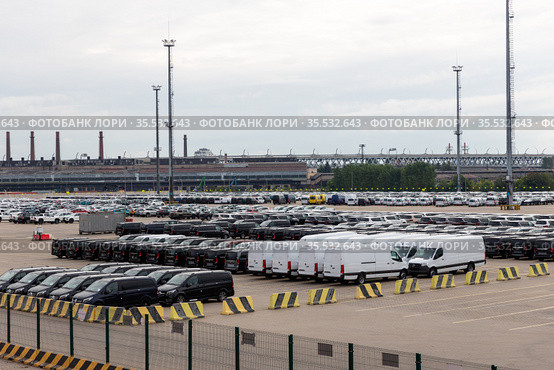 Автомобильный терминал Rolf в порту Санкт-Петербурга (2020 год). Редакционное фото, фотограф Алексей Шматков / Фотобанк Лори