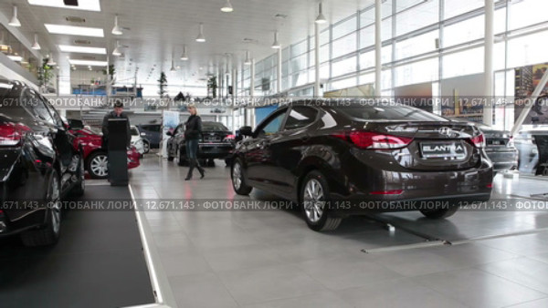 Автосалон по продажи новых автомобилей марки Hyundai. Санкт-Петербург (2015 год). Редакционное видео, видеограф Кекяляйнен Андрей / Фотобанк Лори