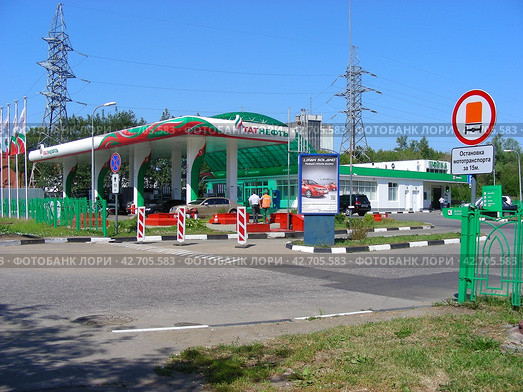 АЗС "Татнефть". Кутузовский проспект, владение 72. Район Очаково-Матвеевское. Город Москва (2012 год). Редакционное фото, фотограф lana1501 / Фотобанк Лори