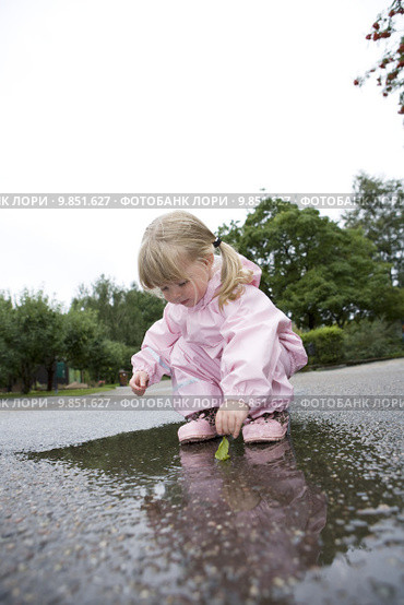 Baby Girl outdoor. Стоковое фото, фотограф Lisa Wahman / PantherMedia / Фотобанк Лори