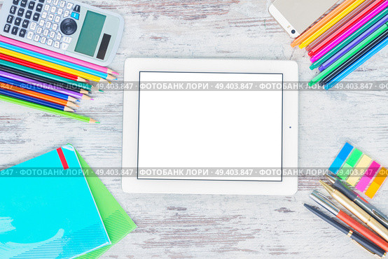 back to school hero header with school supplies on wooden table, copy space on blank screen of tablet. back to school frame. Стоковое фото, агентство Ingram Publishing / Фотобанк Лори