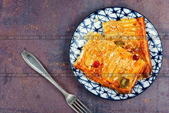 Baked galette with pear. French biscuit with pear, autumn pie. Space for text.. Seasonal fruit pie with pear. Стоковое фото, агентство Ingram Publishing / Фотобанк Лори