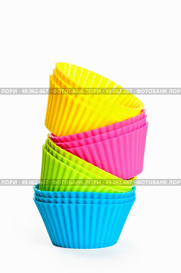 baking silicone cups for cupcakes or muffins on white background. Стоковое фото, агентство Ingram Publishing / Фотобанк Лори