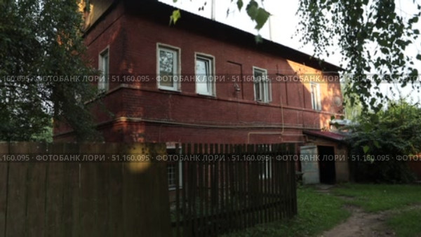 Балашиха дом на улице квартал Акатово (2021 год). Стоковое видео, видеограф Дмитрий Неумоин / Фотобанк Лори
