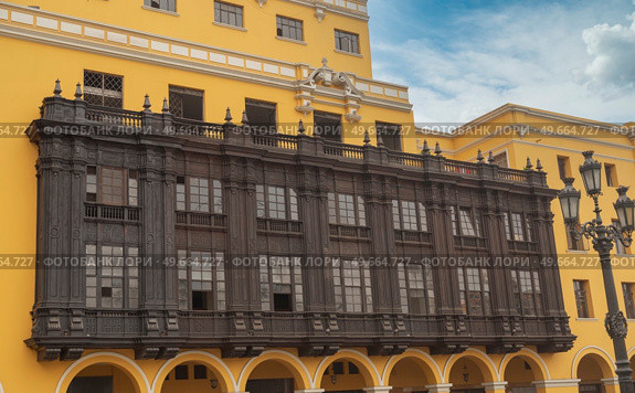 Balcony on the facade of the central complex in Lima. Peru. Стоковое фото, агентство Ingram Publishing / Фотобанк Лори