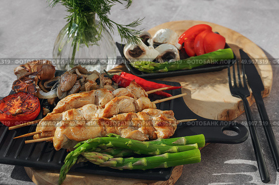 Barbecue on bamboo sticks. Grilled chicken kebab with mushrooms, asparagus and tomato. Red hot kebab. Стоковое фото, фотограф Оксана Медведева / Фотобанк Лори