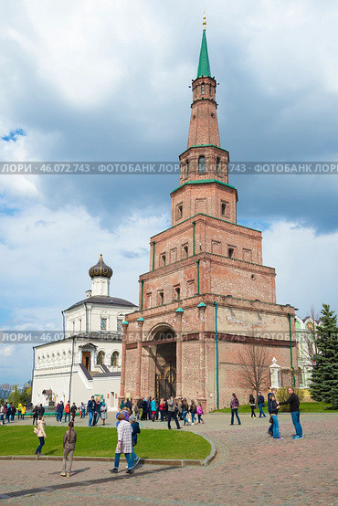 Башня Сююмбике в Казанском кремле апрельским днем (2016 год). Редакционное фото, фотограф Виктор Карасев / Фотобанк Лори