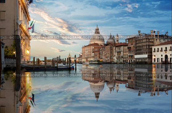 Basilica in Venice at the sunset, Italy. Стоковое фото, агентство Ingram Publishing / Фотобанк Лори