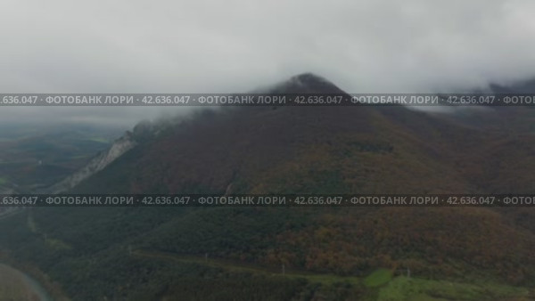 Basque misty mountainscape. Стоковое видео, видеограф Данил Руденко / Фотобанк Лори